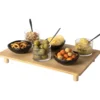 Antipastiera vassoio in bamboo con bicchieri, coppette e cucchiaini