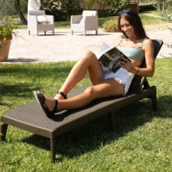 Lettino da esterno Numana Effetto Rattan Marrone con schienale regolabile