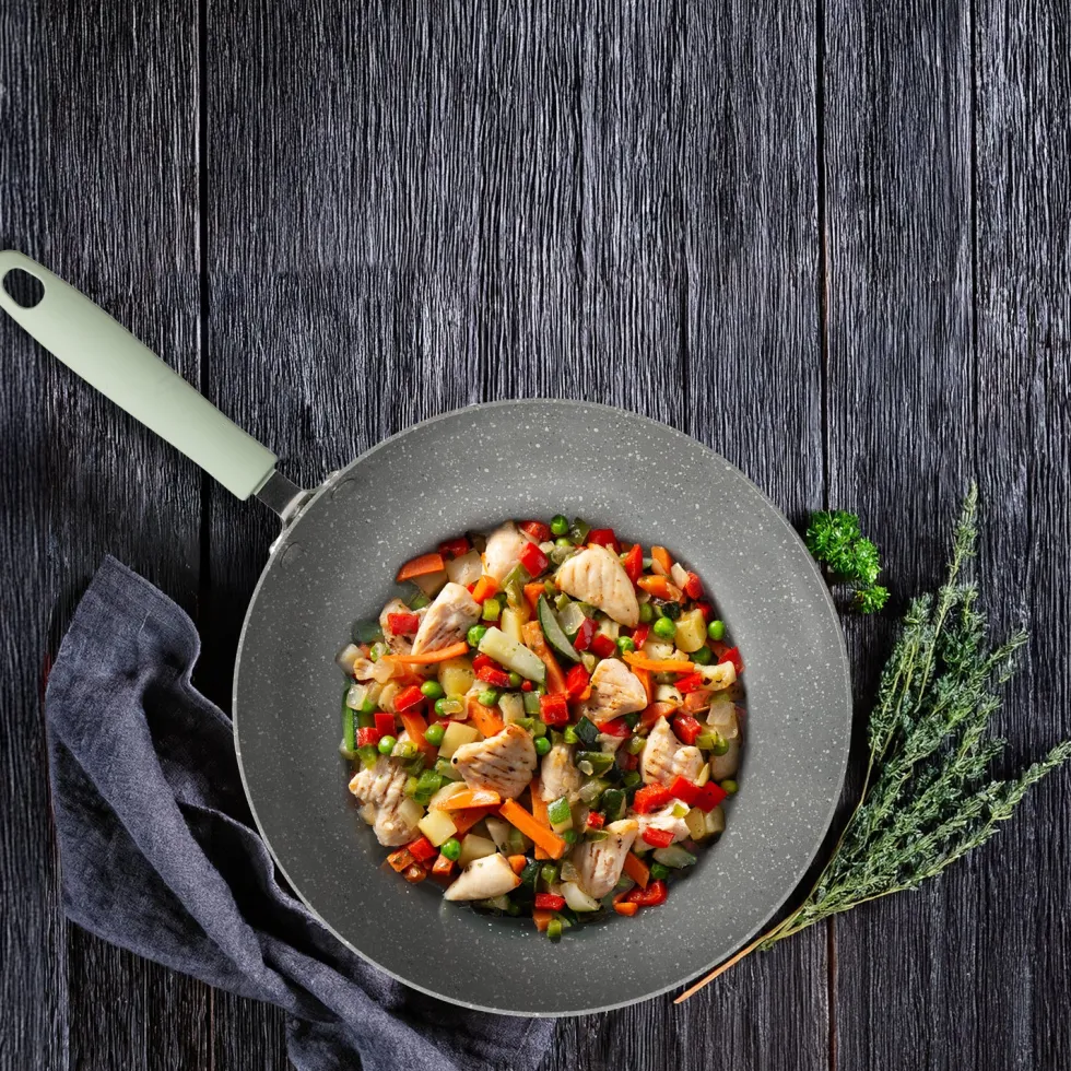 Padella Wok in alluminio pressato Linea Maya diametro 28 cm