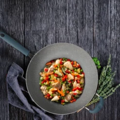 Padella Wok in alluminio pressato Linea Maya diametro 32 cm
