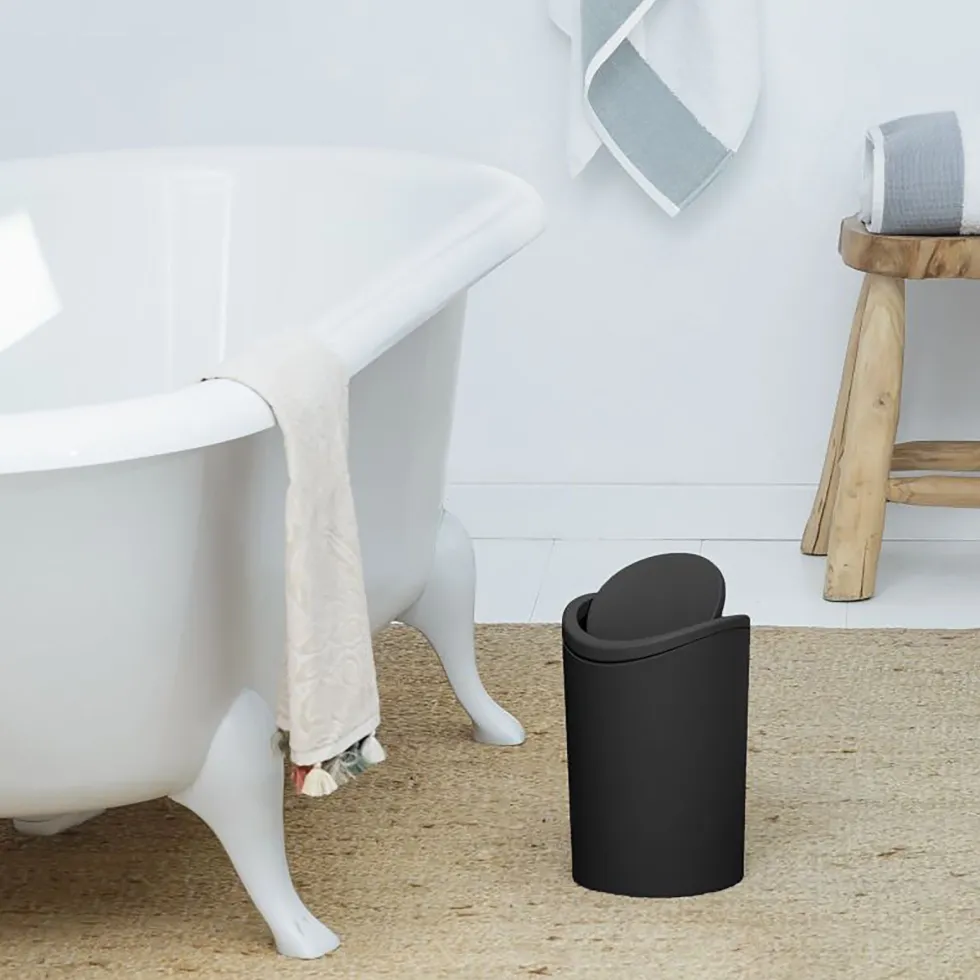 Pattumiera Standard con coperchio basculante Nera 6 litri