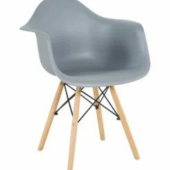 Poltrona grigia con gambe in legno
