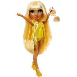 Rainbow High Swim & Style Fashion Doll con Pareo luccicante e Accessori
