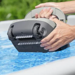 Robot pulitore per la pulizia della piscina AquaTronix G100
