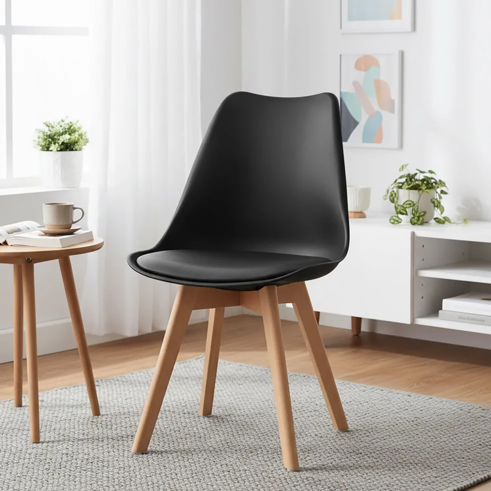 Sedia Design Scandinavo con Gambe in Legno Nera