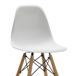 Sgabello Nordica in Polipropilene Bianco con gambe in legno