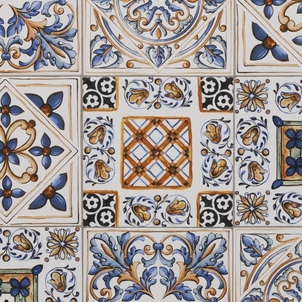 Tavolo Quadrato in metallo nero con top maioliche Blu